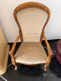 Poltrona vintage originale in legno con braccioli