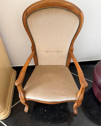 Poltrona vintage originale in legno con braccioli