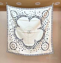 Sciarpa di seta Chanel