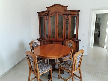 tavolo tondo e 4 sedie in stile classico