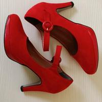 Décolleté rosse