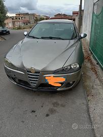 Alfa Romeo 147 tutti i ricambi spedisco in italia