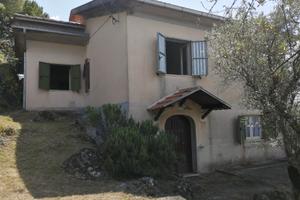 Villino singolo con terreno