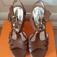 scarpe cuoio con tacco 