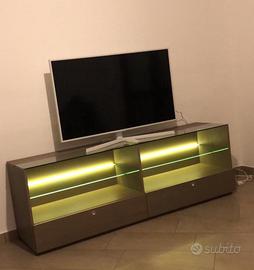 Mobile tv con illuminazione led e ripiani vetro