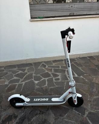 Monopattino elettrico Ducati