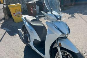 Honda sh 350 km certificati e accessori originali