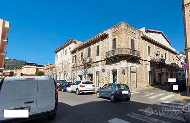 Locale commerciale Via Corsica - Via Valverde