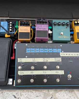 Pedaliera per chitarra custom con switch looper