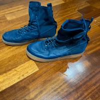 Nike Air Force 1 con cucitura rovinata (vedi foto)