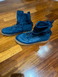 Nike Air Force 1 con cucitura rovinata (vedi foto)