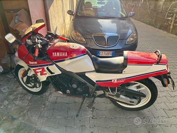 Yamaha FZ 750