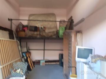 Box mt quadri 22 circa più soppalco
