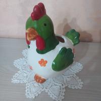Portamestoli in ceramica a forma di gallina
