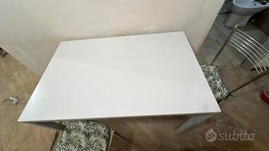 Tavolo più 4 sedie
