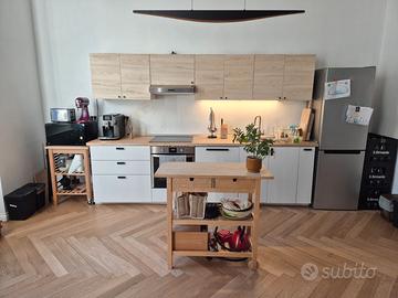 Cucina IKEA usata con elettrodomestici e carrello