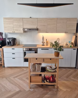 Cucina IKEA usata con elettrodomestici e carrello