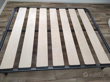 Rete matrimoniale con doghe in legno