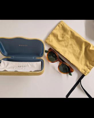 Occhiali da sole Gucci con custodia