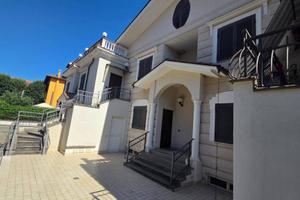 Appartamento di 90 m² con 4 locali a Cave