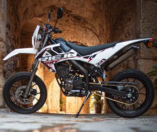 Enduro Motard Rieju MRT 125 Motard LC raff ad Acqu