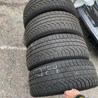 Pirelli P Zero Winter 245/40 R19