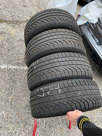 Pirelli P Zero Winter 245/40 R19