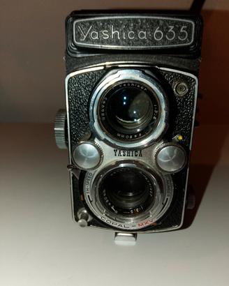 Macchina fotografica vintage Yashica 635 6x6