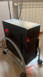 computer fisso usato da gaming nero con led rossi