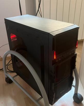 computer fisso usato da gaming nero con led rossi