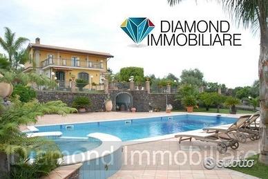 Esclusiva villa con piscina a Fiumefreddo