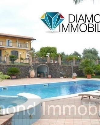 Esclusiva villa con piscina a Fiumefreddo