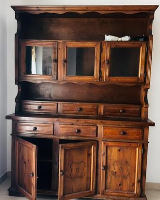 Arredamento in legno massello stile rustico