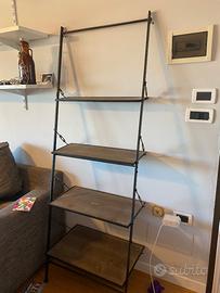 Libreria stile industrial