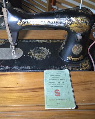 Macchina da cucire d'epoca Singer Mod. 15 (1921)