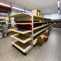 Scaffali modulari per negozio