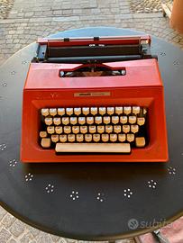 Macchina da scrivere vintage Olivetti