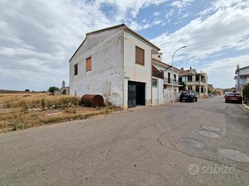 Casa indipendente bilivelli con ampio giardino