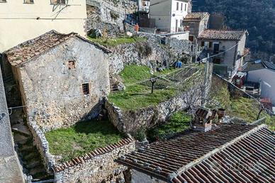 Rustico / Casale di 45 m² con 2 locali a Poggio Bu