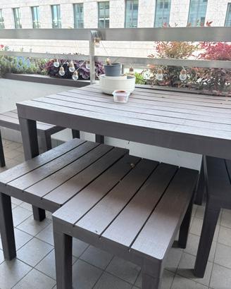 Tavolo in plastica Samoa con 4 panche