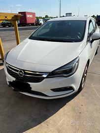 Opel Astra K del 2015 per ricambi