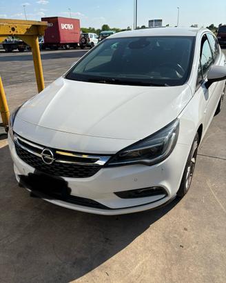 Opel Astra K del 2015 per ricambi