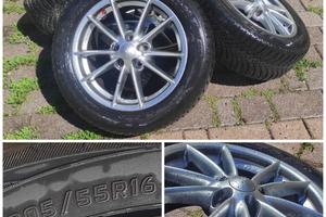 Quattro Cerchi in lega 205/55R16 16 pollici