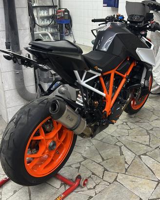 Fianchetti in carbonio per ktm superduke 1290