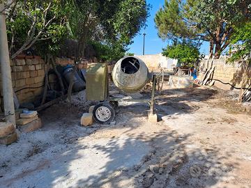 IMBASTATRICE USATA ,FUNZIONANTE E CON IL MOTORE  N