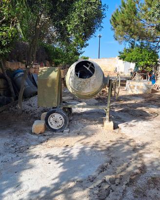 IMBASTATRICE USATA ,FUNZIONANTE E CON IL MOTORE  N