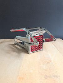 taglia patate vintage di acciaio e plastica rossa