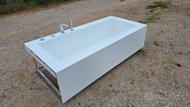 vasca da bagno tenuta bene