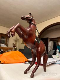 Statua cavallo rampante in pelle e cuoio anni “60