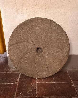 Antica macina in pietra serena